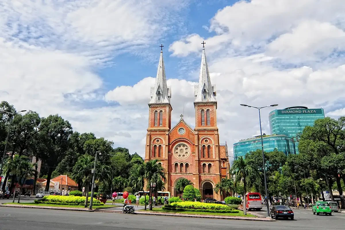 Explore Ho Chi Minh city - Cu Chi tunnels full day tour